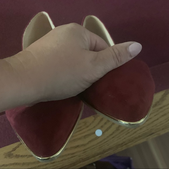 Red flats gold pointed toe - Picture 5 of 5